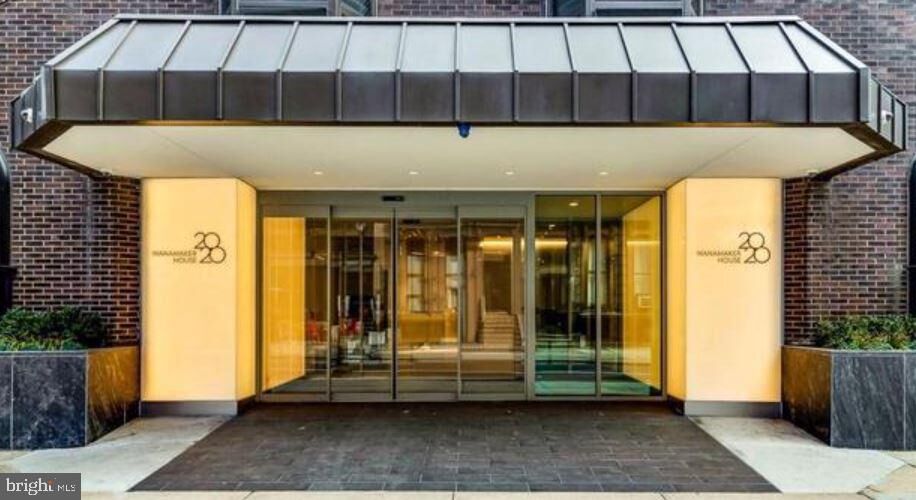 Property Photo:  2018 Walnut Street 32 23F  PA 19103 