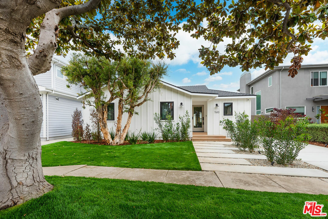 Property Photo:  7610   El Manor Ave  CA 90045 