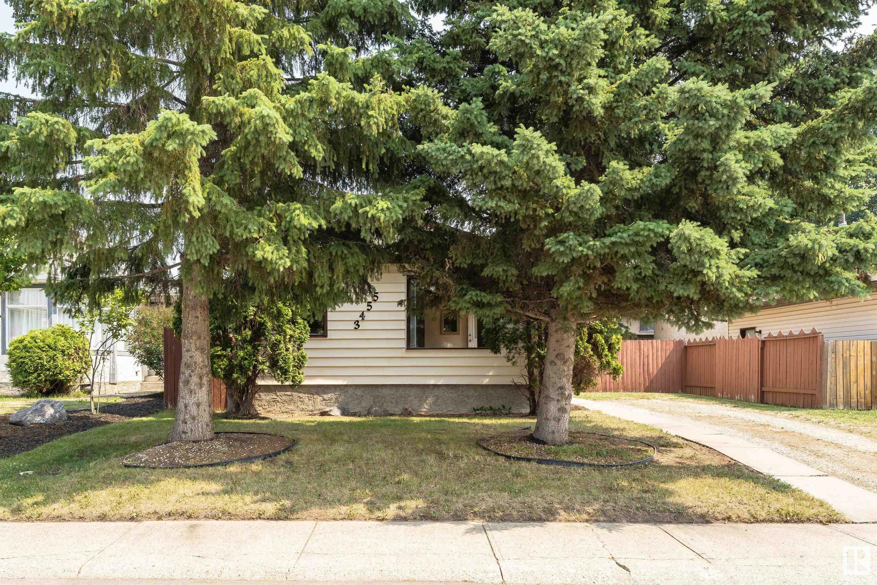 Property Photo:  3455 40 Street NW  AB T6L 4S8 