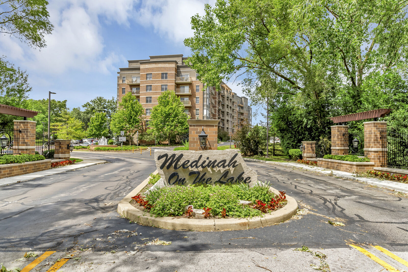 Property Photo:  125 Lakeview Drive 412  IL 60108 