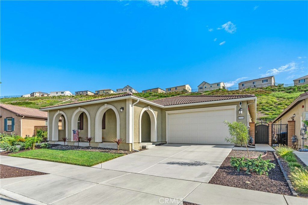 Property Photo:  2720 Santa Fiora Drive  CA 92882 