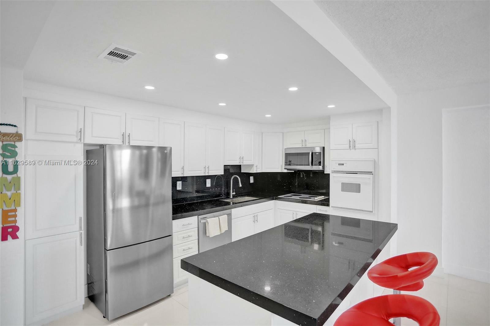 Property Photo:  19390 Collins Ave 915  FL 33160 