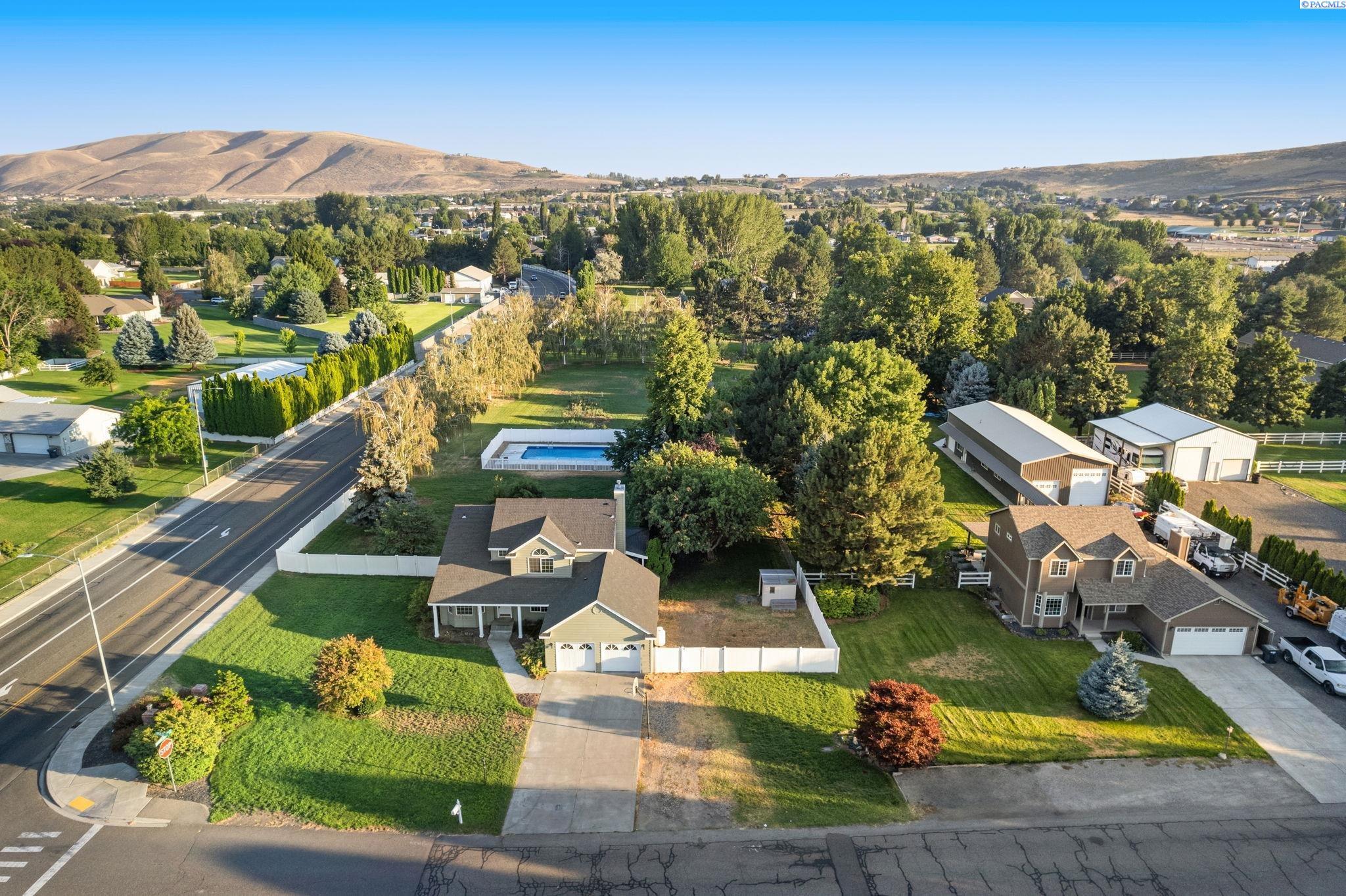 Property Photo: 4301 Polo Way WA 99353