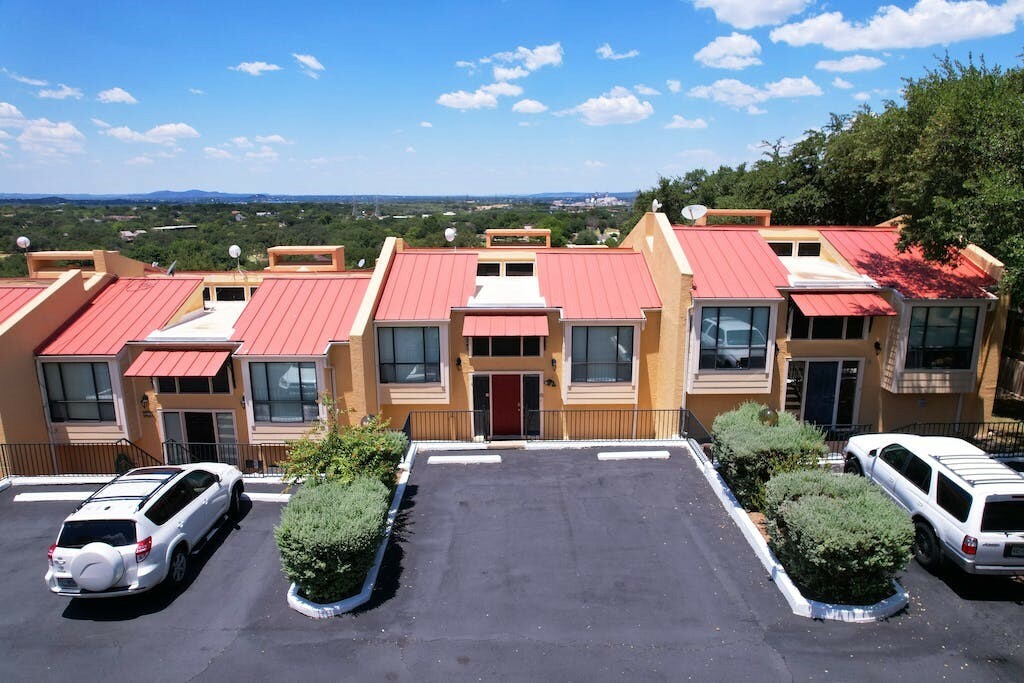 Property Photo: 402 Hi Stirrup E4 TX 78657
