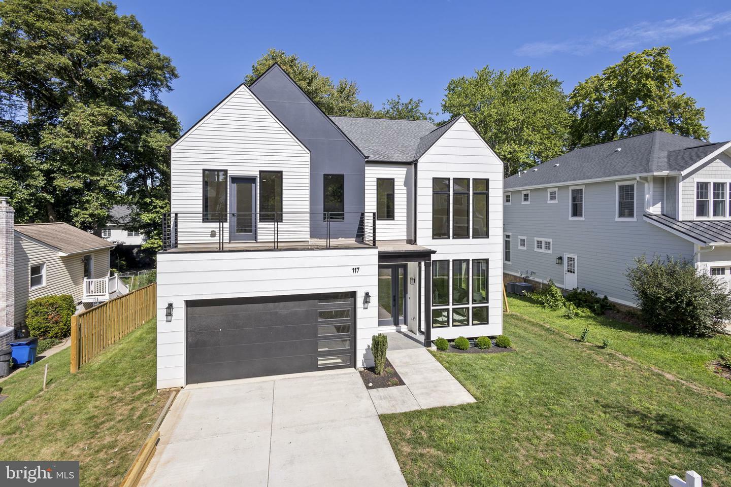 Property Photo:  117 Elm Street SW  VA 22180 