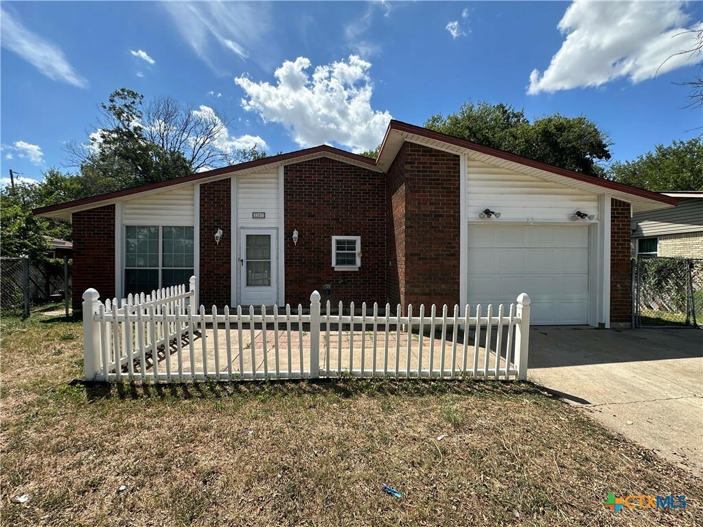 Property Photo: 2207 Malakoff Street TX 76541