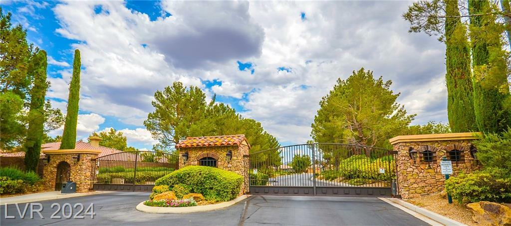 Property Photo:  10718 Del Rudini Street  NV 89141 