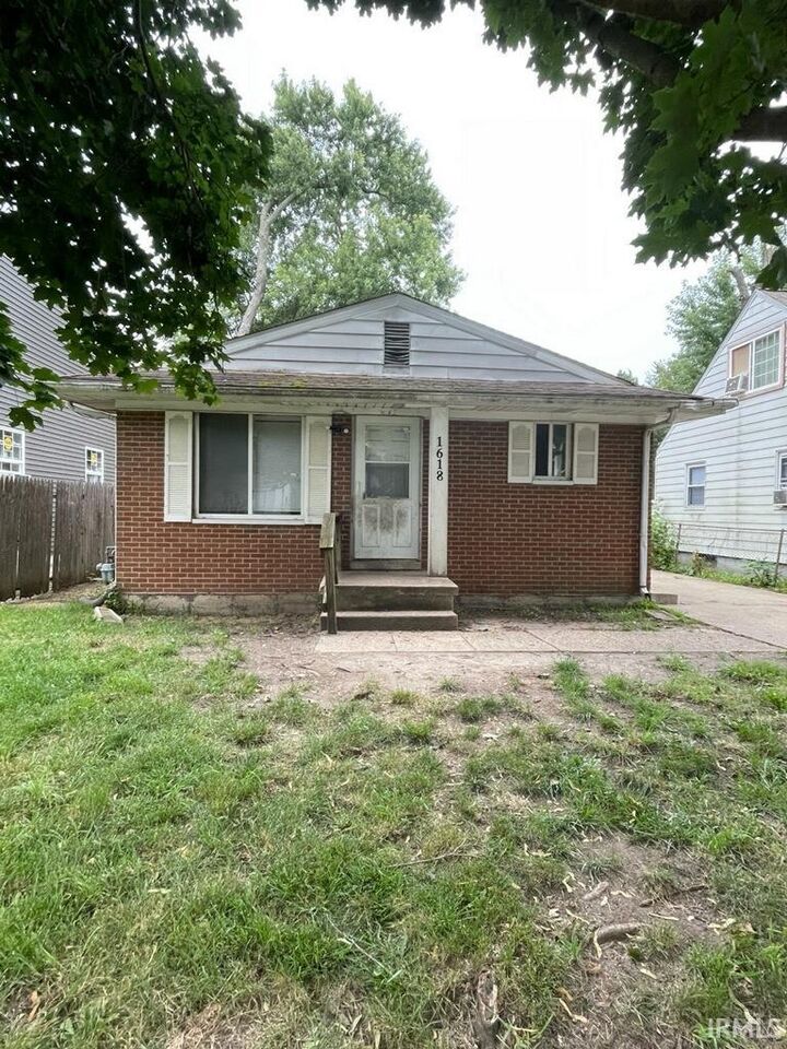 1618 N Olive Street  South Bend IN 46628-2942 photo