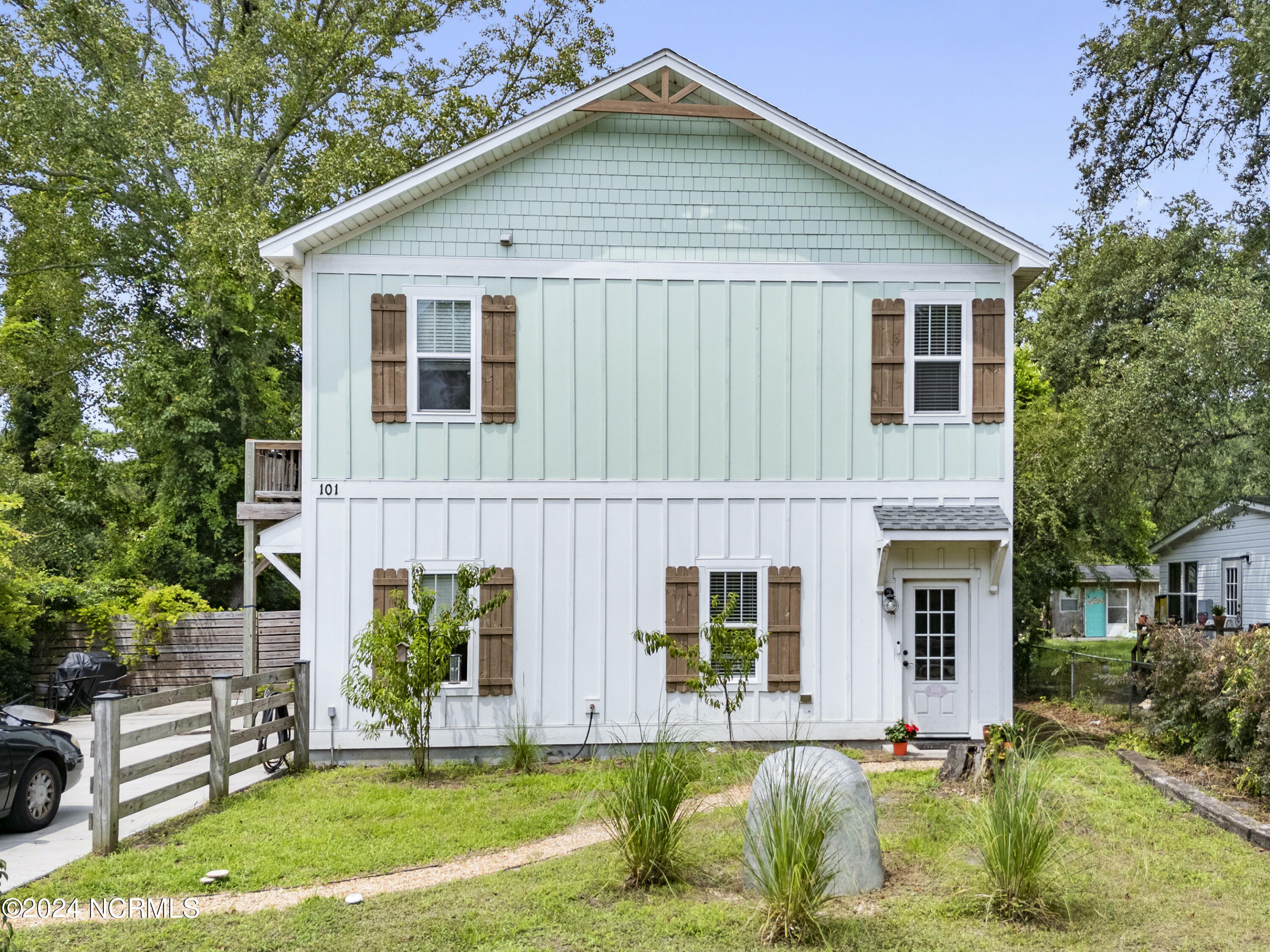 Property Photo:  101 N Seaview Road  NC 28409 