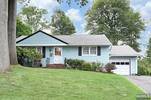 Property Photo:  660 Mariann Place  NJ 07676 