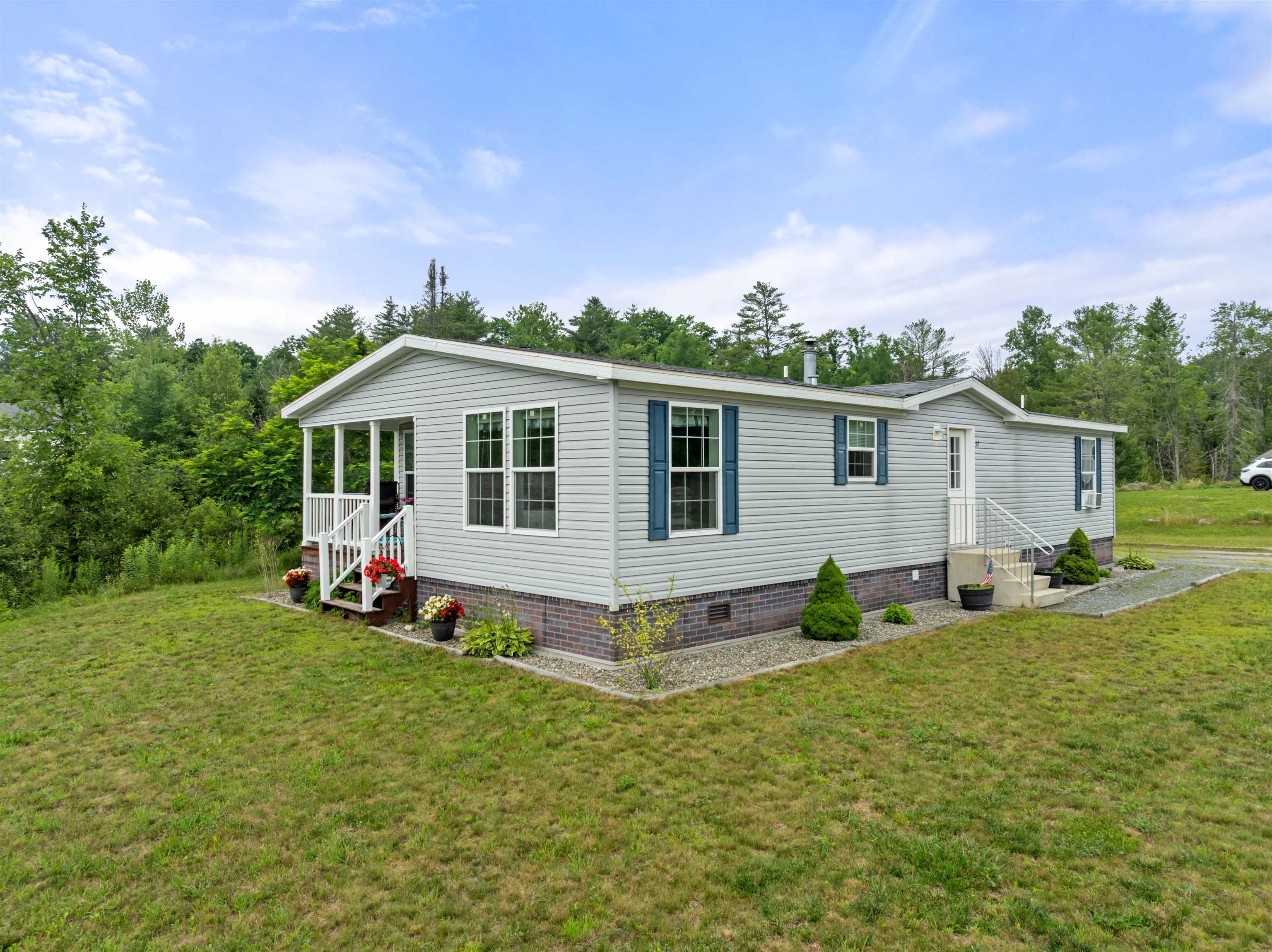 Property Photo: 57 Nh Route 118 NH 03741