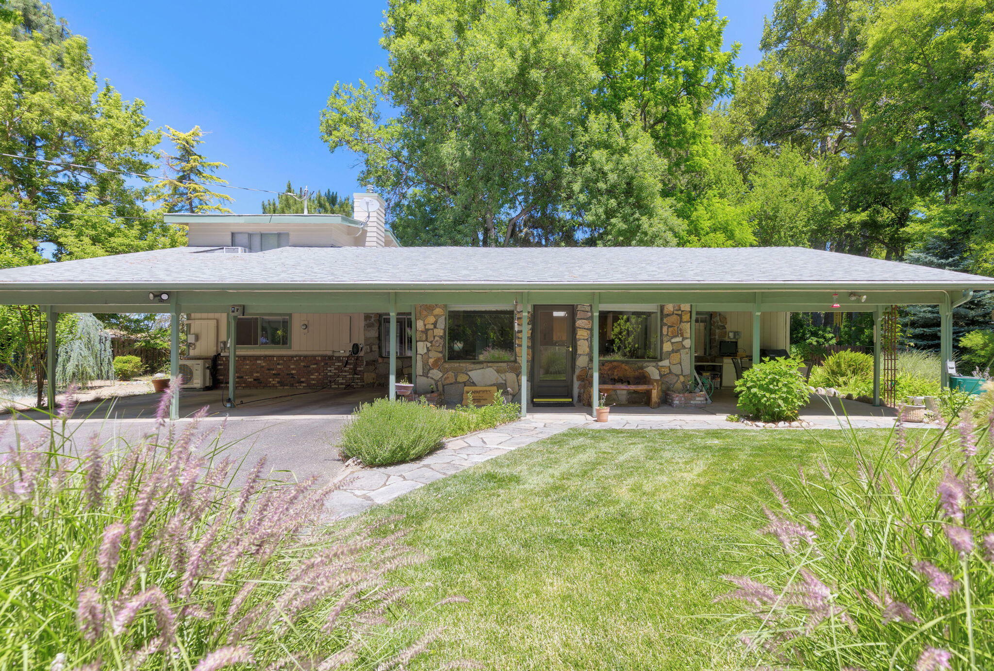 Property Photo:  520 Helman Street  OR 97520 