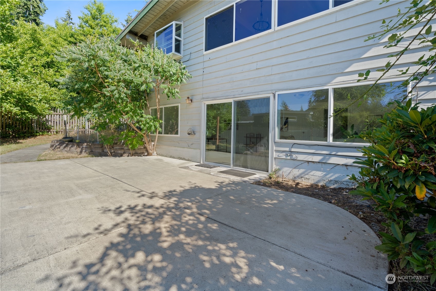 Property Photo:  16629 SE 10th St  WA 98008 