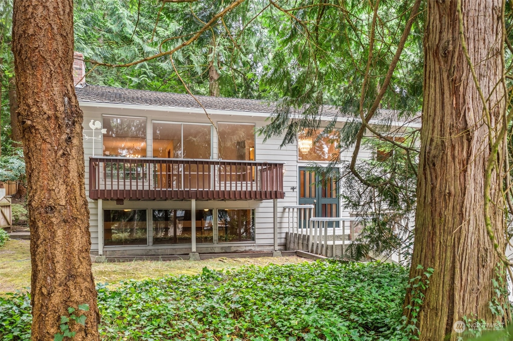 Property Photo:  860 Greenwood Boulevard SW  WA 98027 