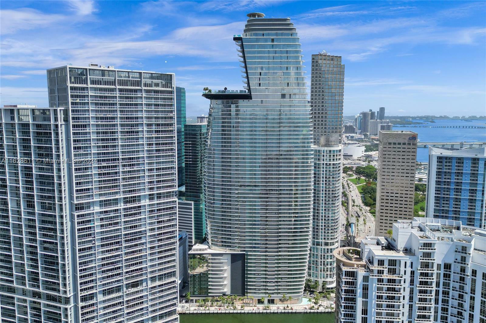 Property Photo:  300 Biscayne Blvd Way 1607  FL 33131 