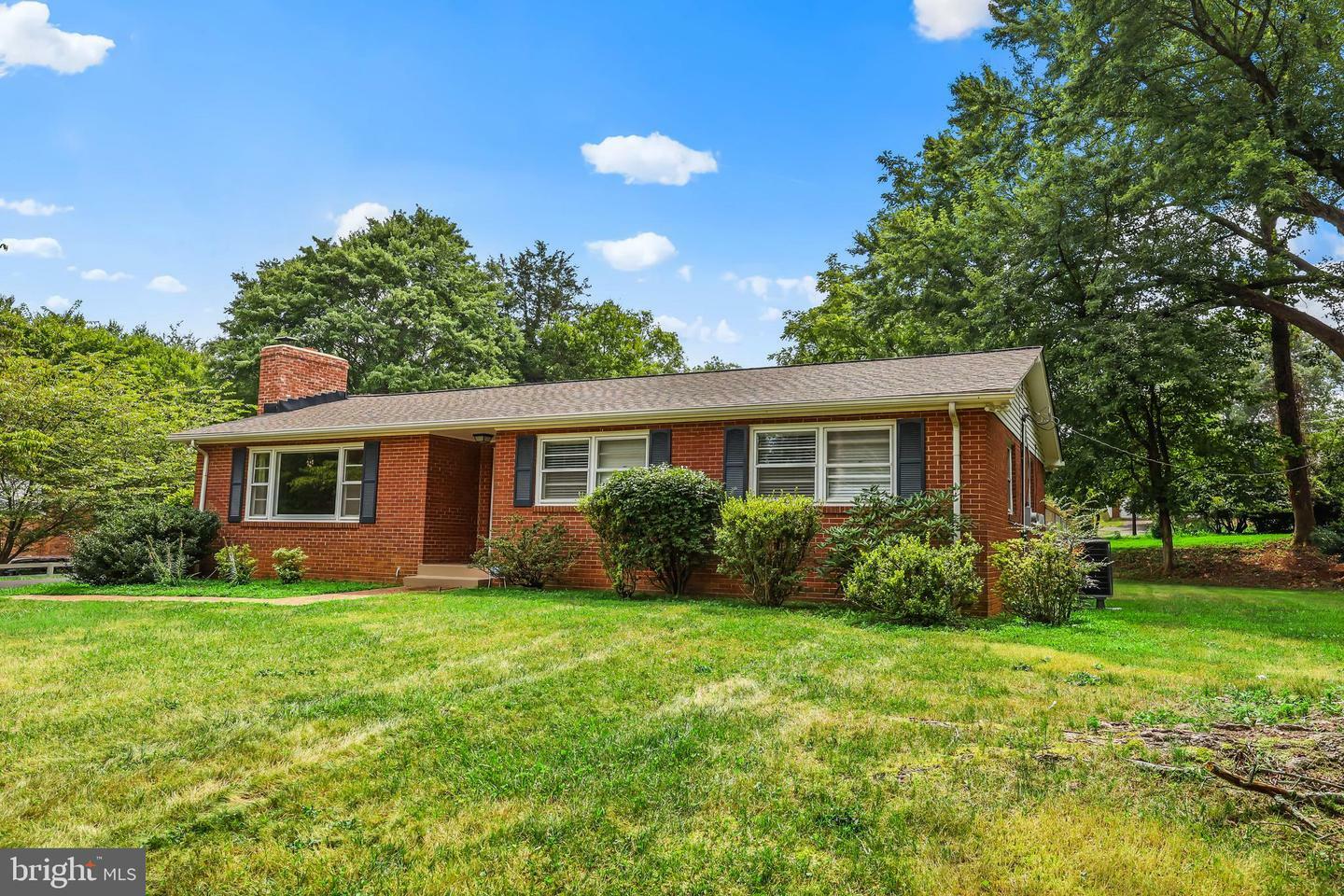 Property Photo:  6719 Maxwell Avenue  VA 20187 