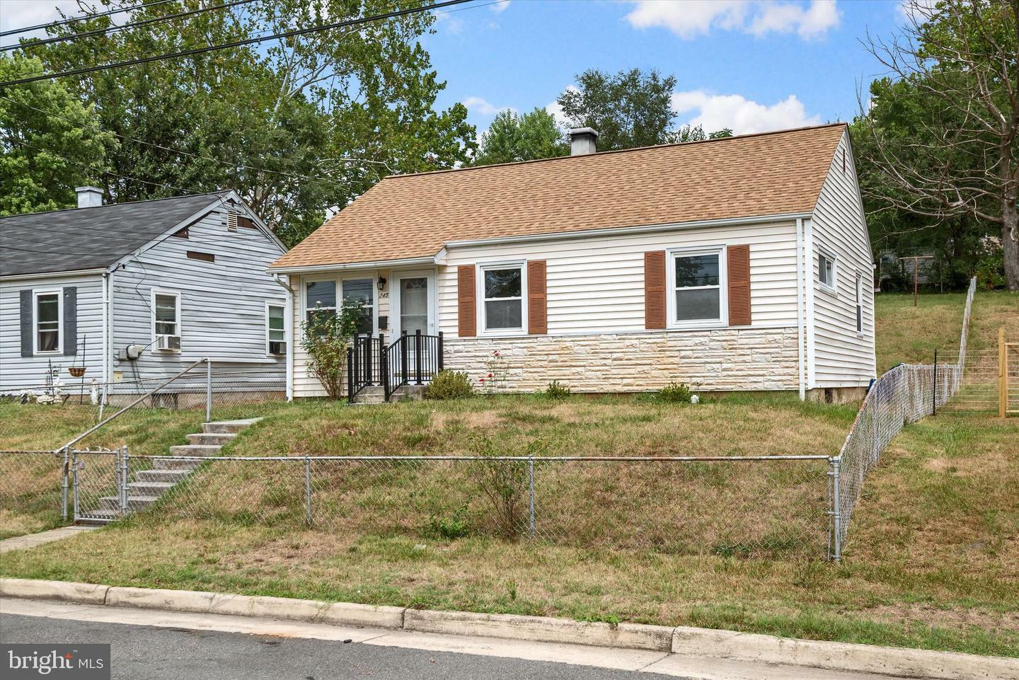 Property Photo:  745 W 14th Street  VA 22630 