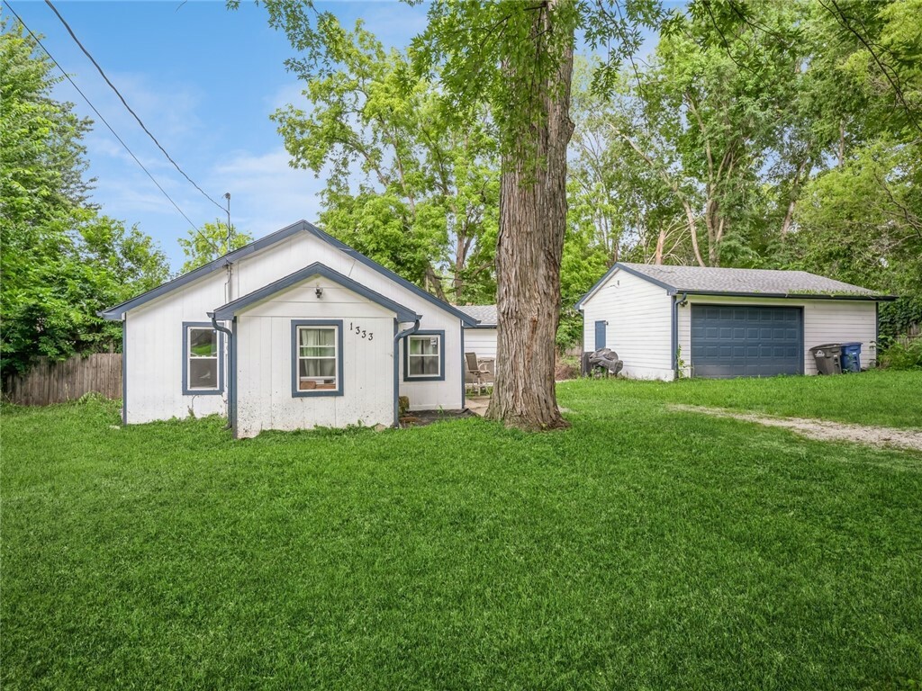 Property Photo:  1333 E 36th Court  IA 50317 