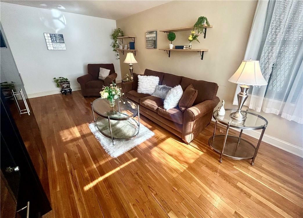 Property Photo:  1480 Thieriot Avenue 4N  NY 10460 