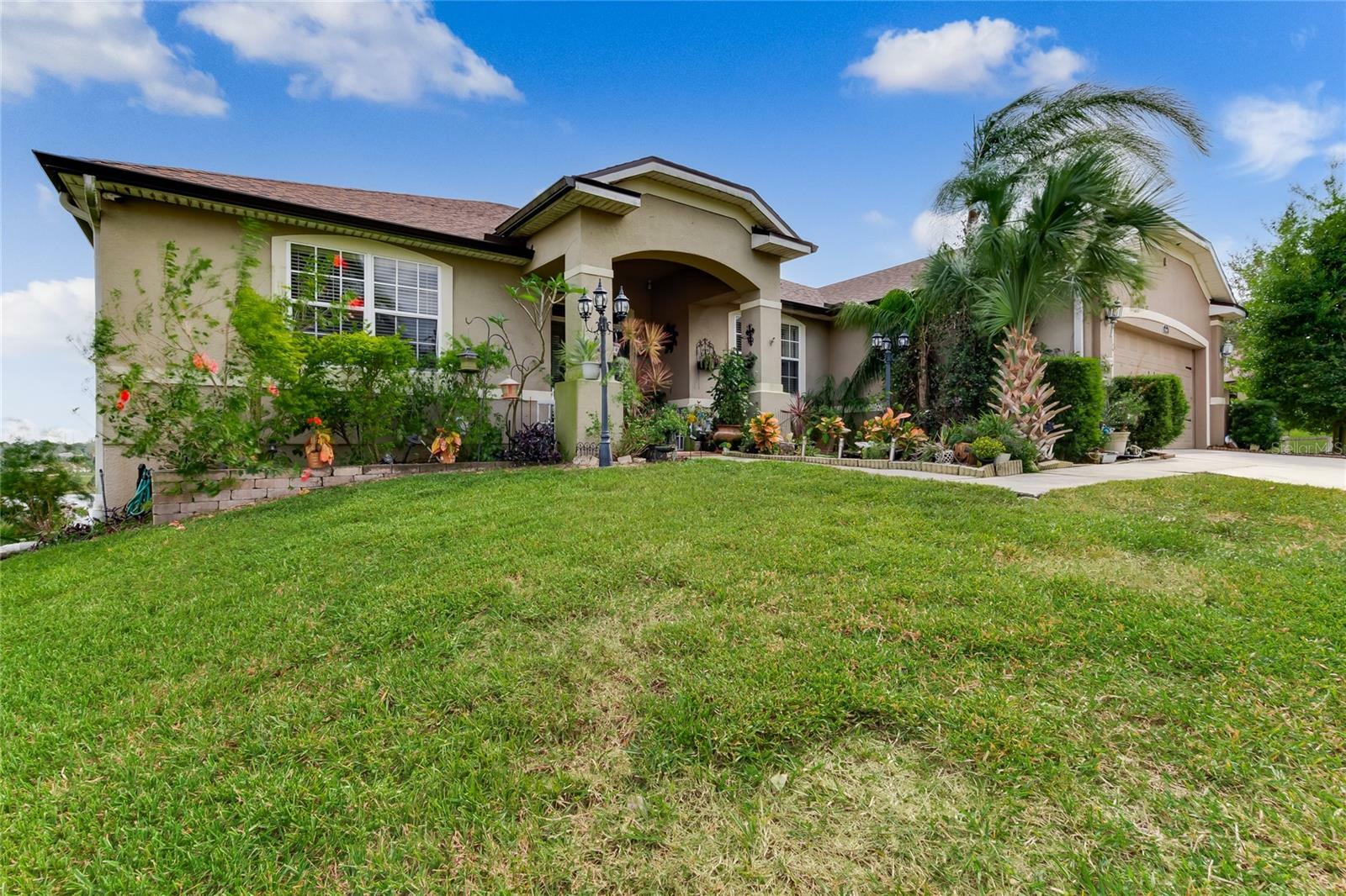 Property Photo:  1905 Sanderling Drive  FL 34711 