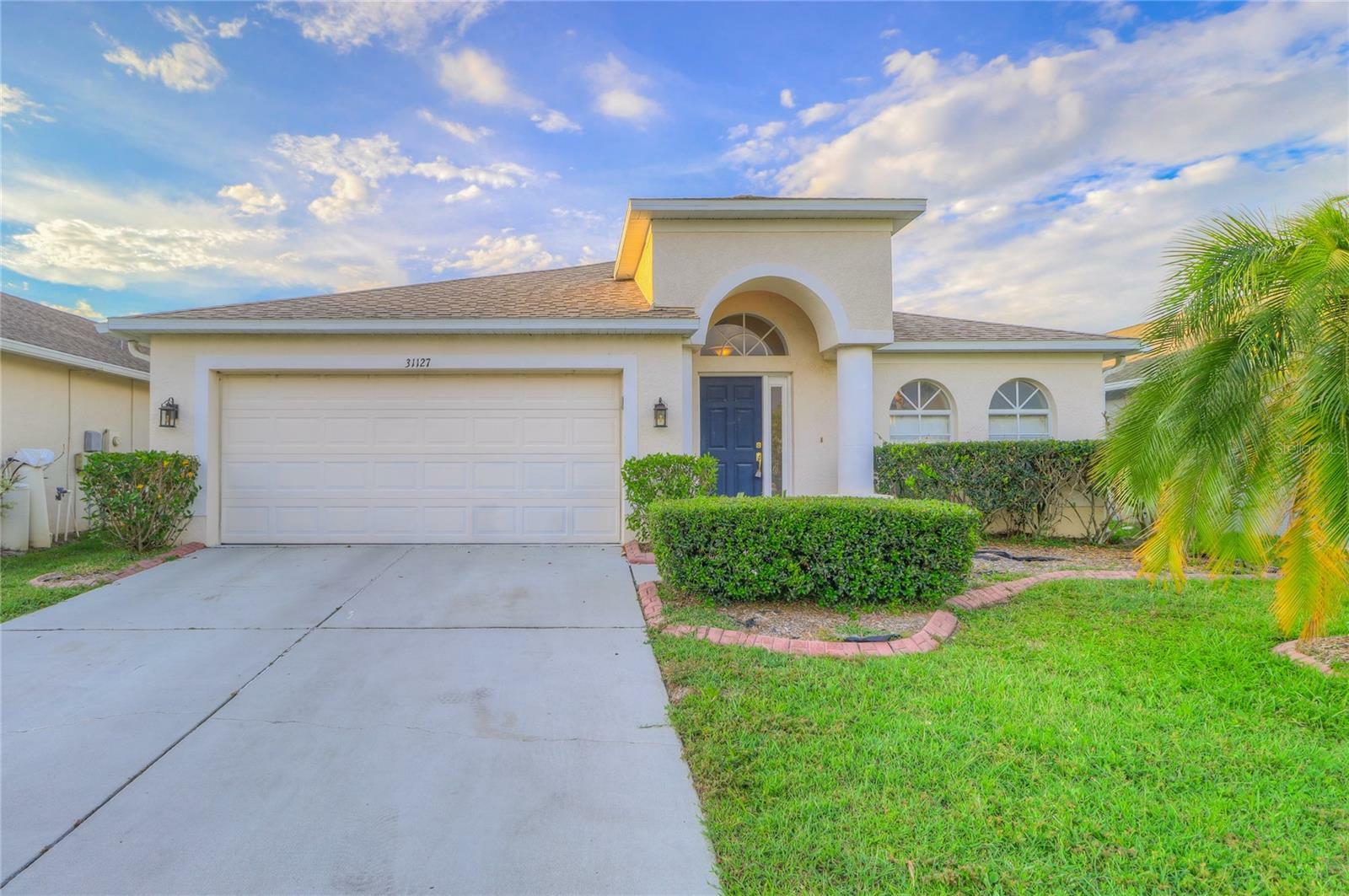 Property Photo:  31127 Whinsenton Drive  FL 33543 