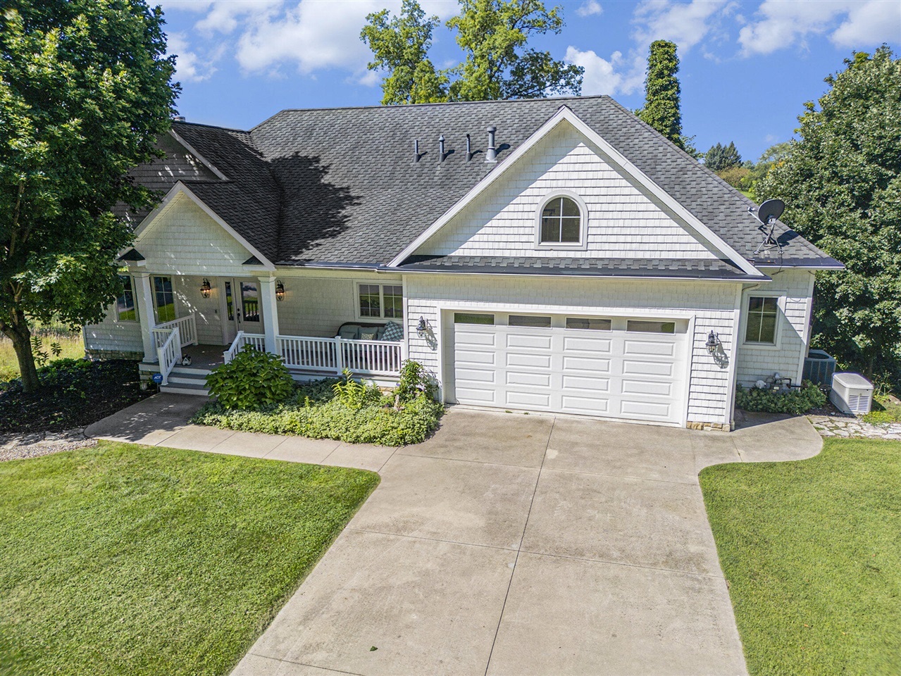 Property Photo: 4824 Knoll Court MI 49098-8347