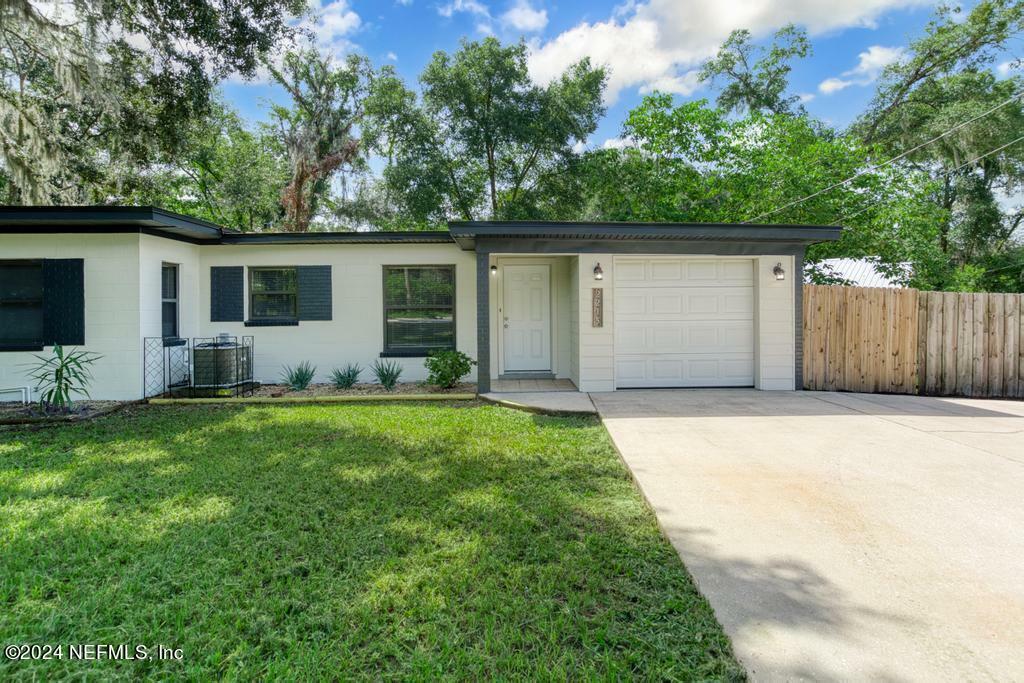 Property Photo:  2215 Silver Lake Drive  FL 32177 