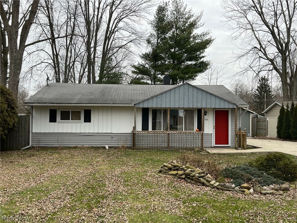 Property Photo: 1511 Parkview Drive OH 44057