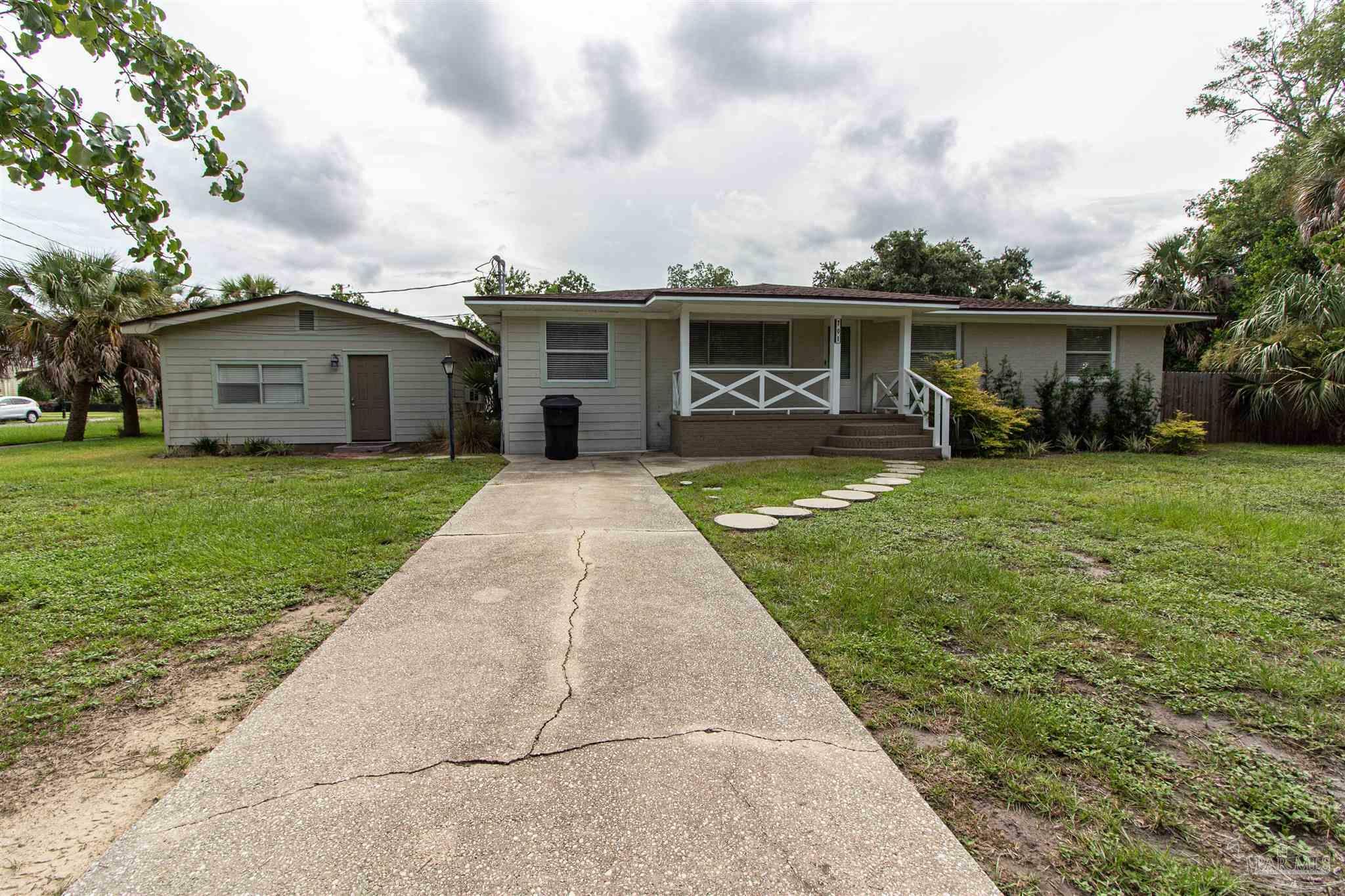 Property Photo:  701 N 18th Ave  FL 32501 