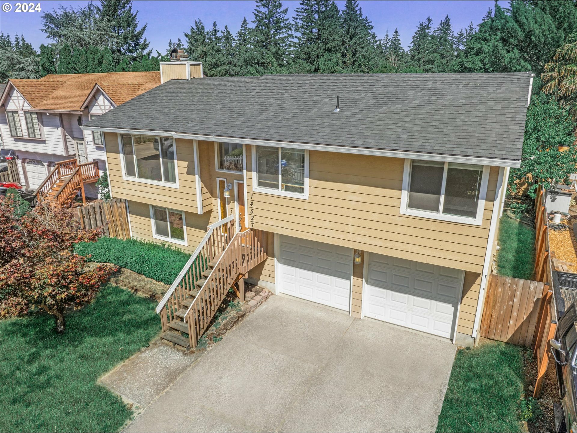 Property Photo: 14527 SE Center St OR 97236