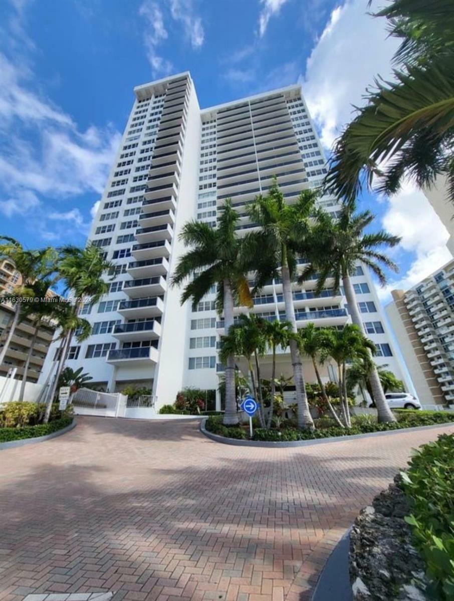 Property Photo:  3140 S Ocean Dr 1903  FL 33009 