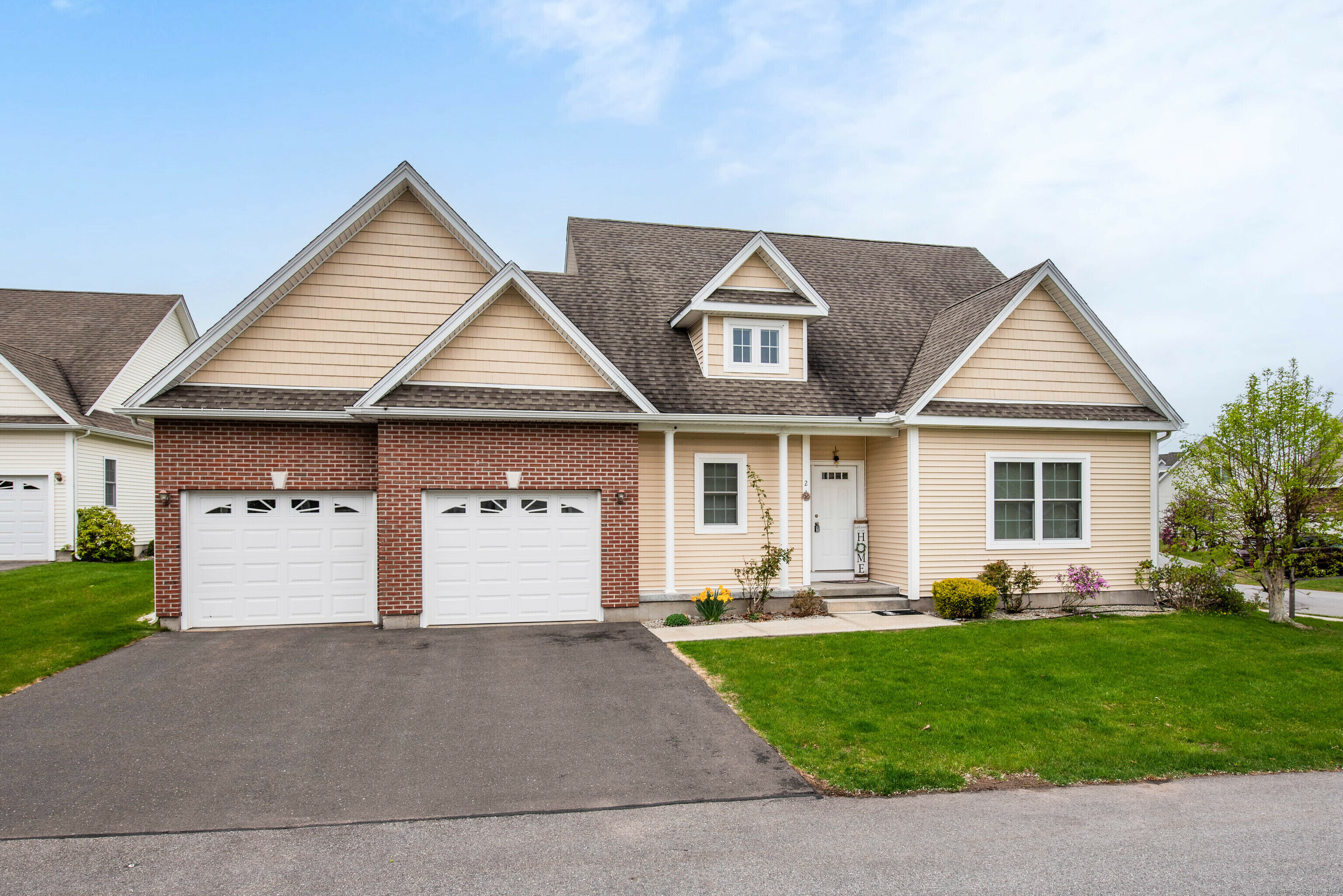Property Photo: 2 Christopher Court 2 CT 06029