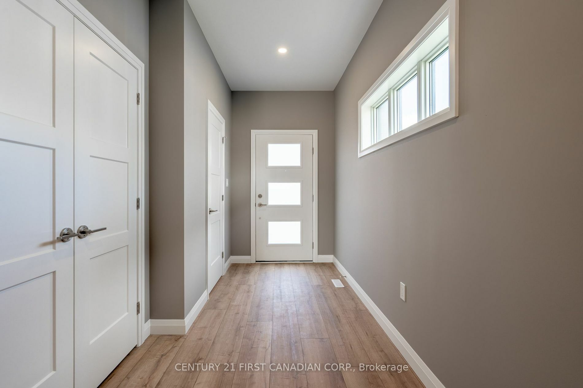 Property Photo: 17 Nicholson St 35 ON N0M 2J0