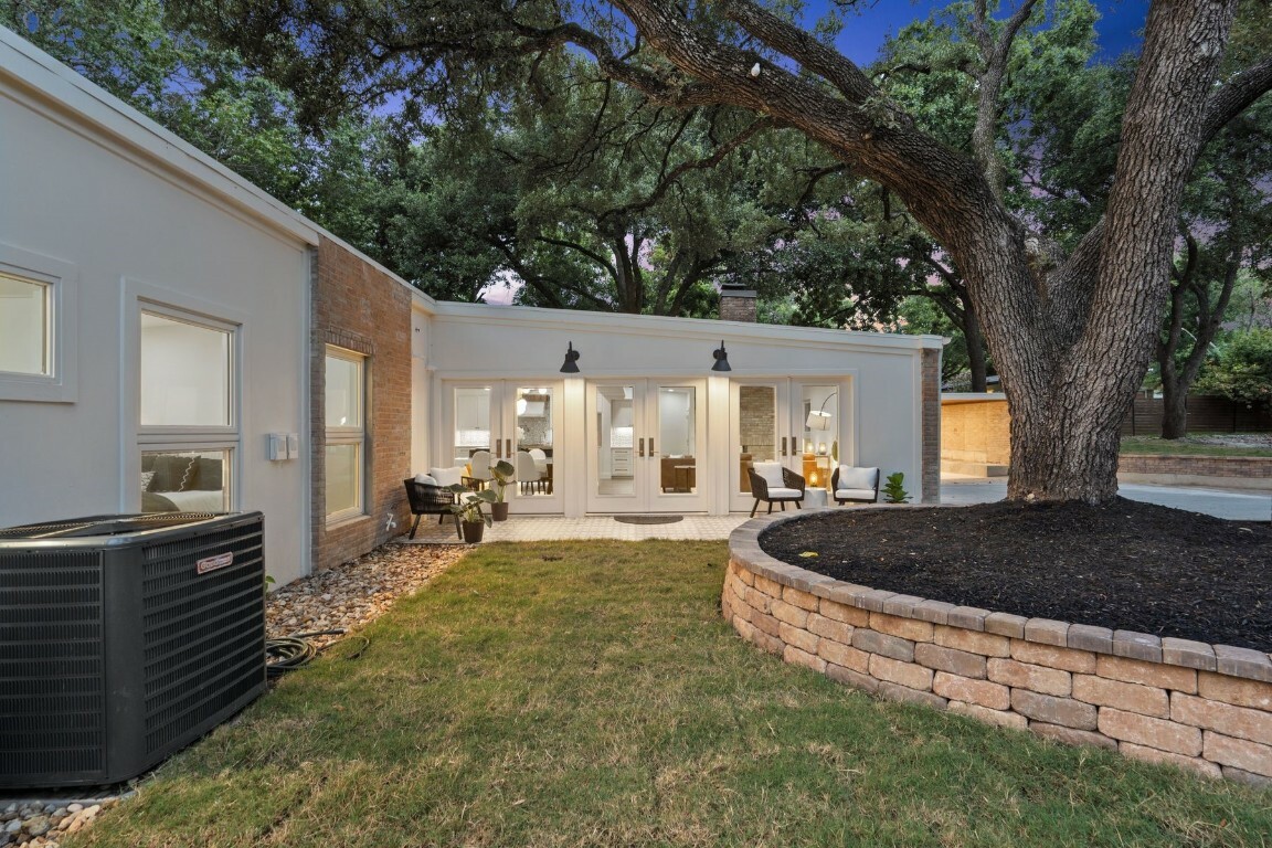 Property Photo: 1503 E 15th Street TX 78626