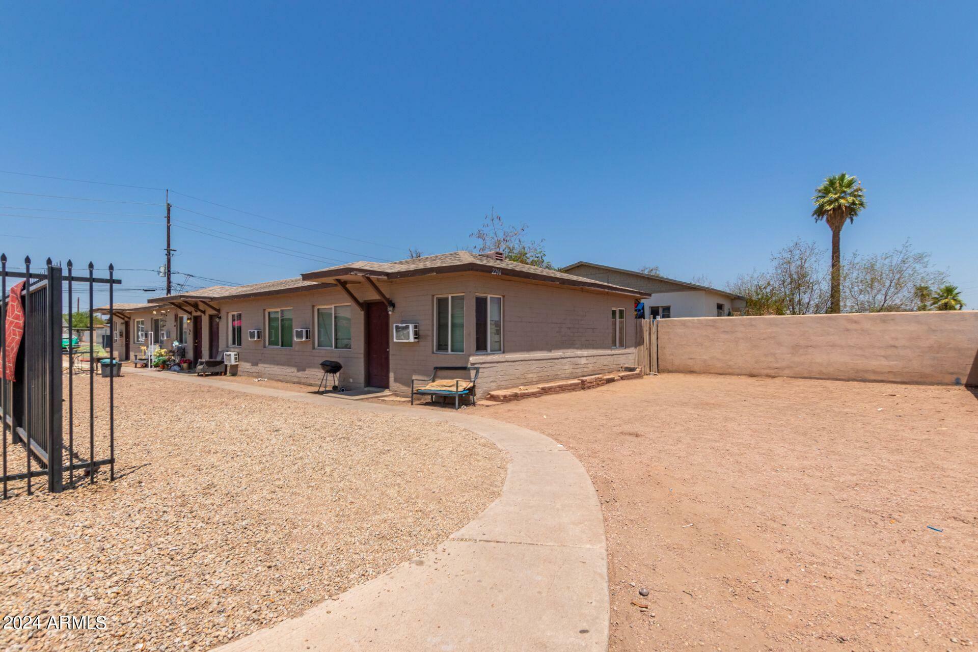 Property Photo:  2206 E Taylor Street  AZ 85006 