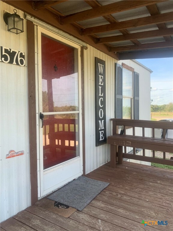 Property Photo:  1576 Pioneer Road  TX 78155 