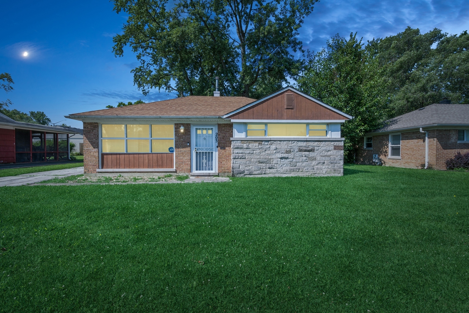 Property Photo:  203 Mantua Street  IL 60466 