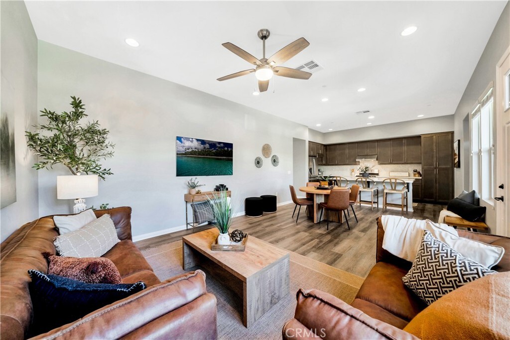 Property Photo: 91 Promesa Ave CA 92694