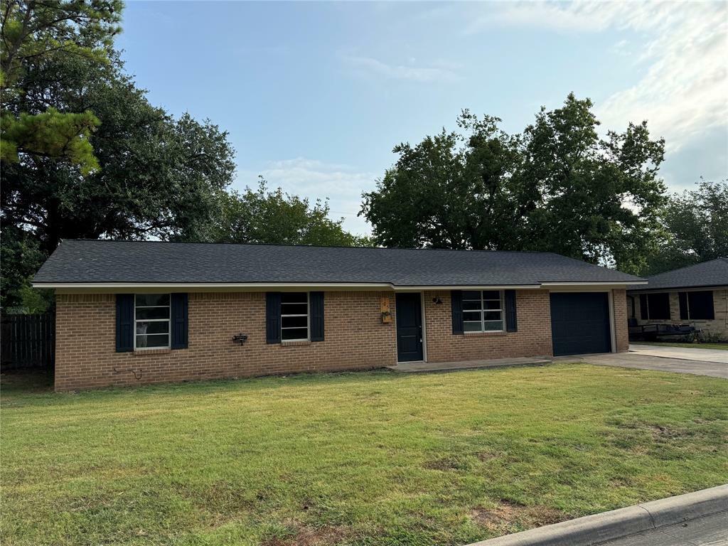 Property Photo:  105 Wayne Drive  TX 76266 