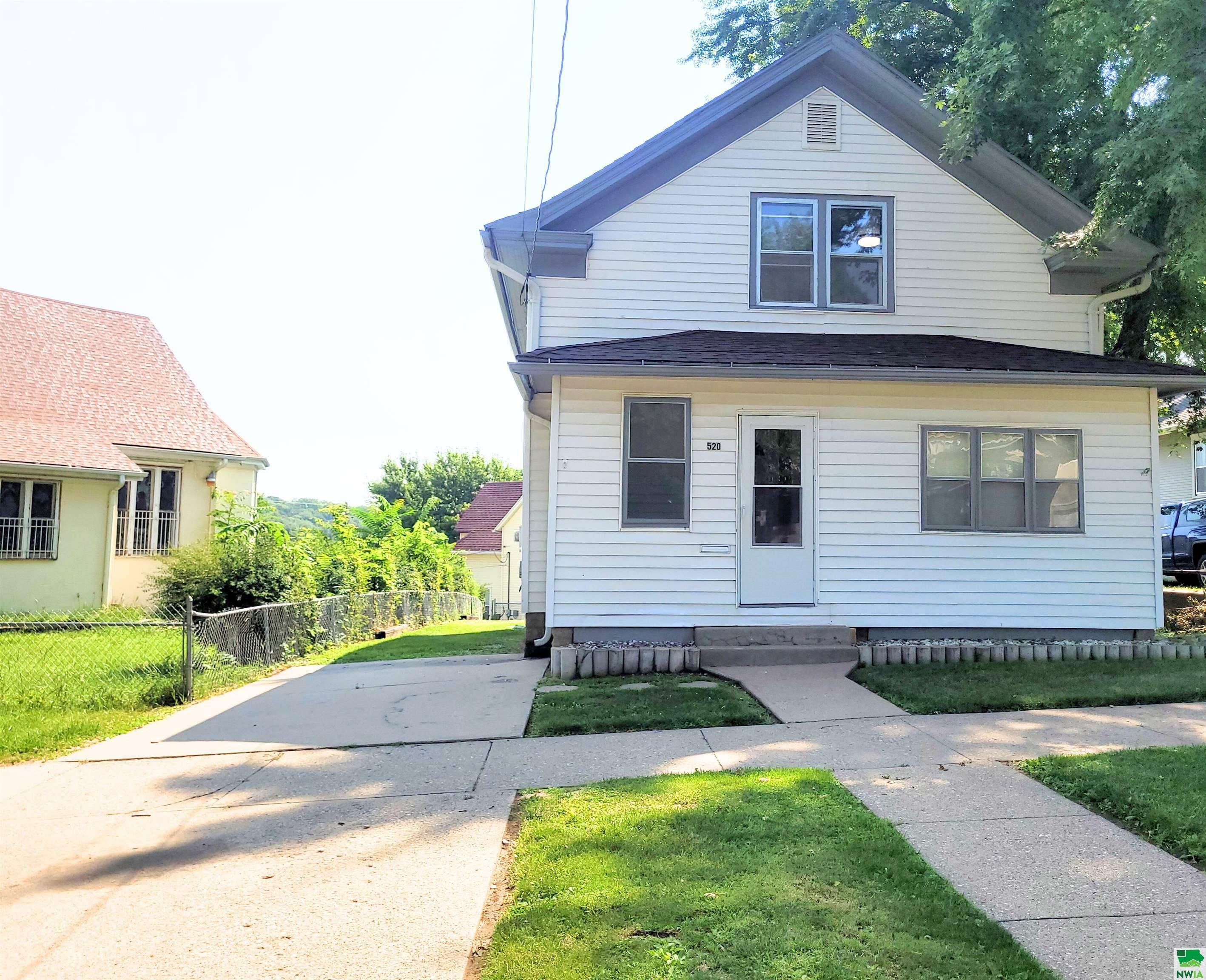 Property Photo:  520 Center St  IA 51103 