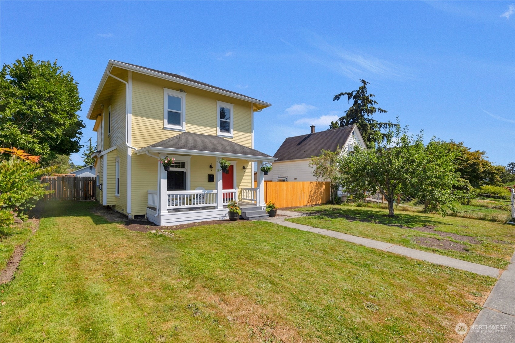 Property Photo:  2405 State Street  WA 98201 