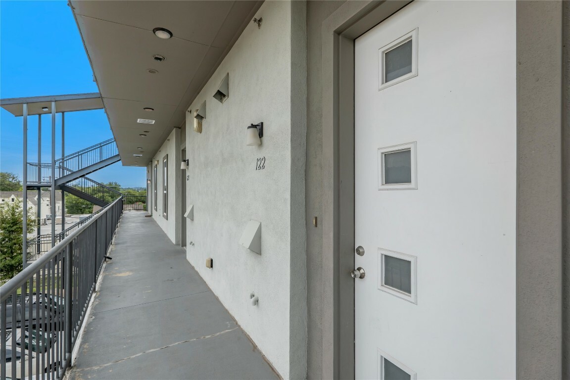 Property Photo:  4507 E Martin Luther King Jr Boulevard 122  TX 78721 