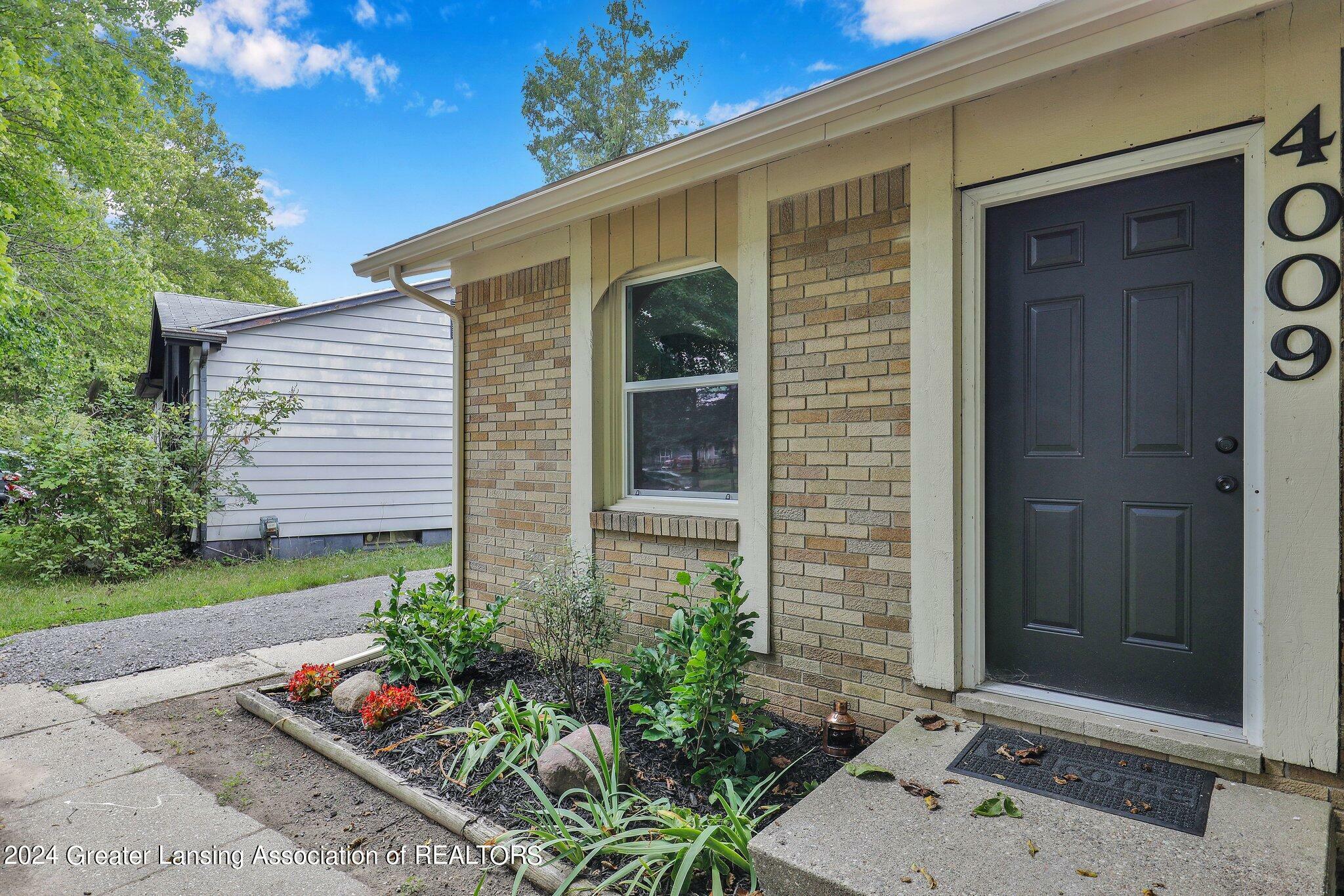 Property Photo:  4009 Heathgate Drive  MI 48911 