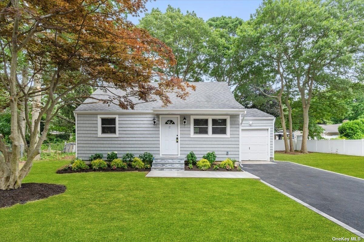 Property Photo:  167 Mount Vernon Avenue  NY 11763 