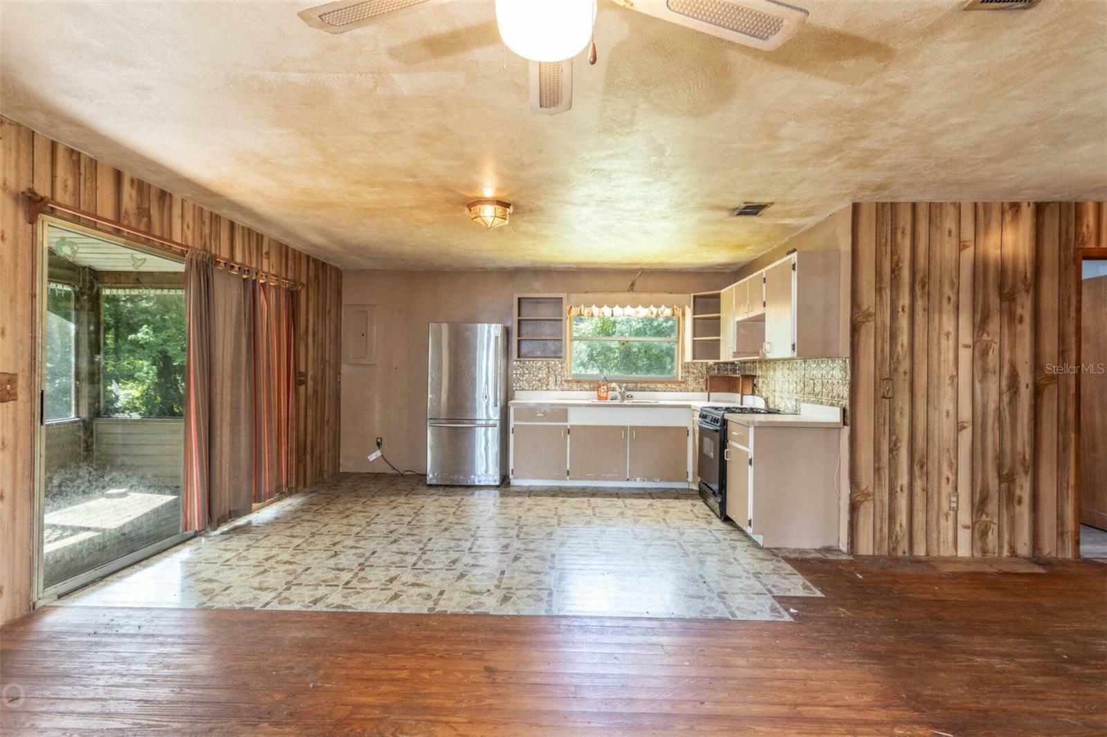 Property Photo:  1406 Papaya Street  FL 32110 