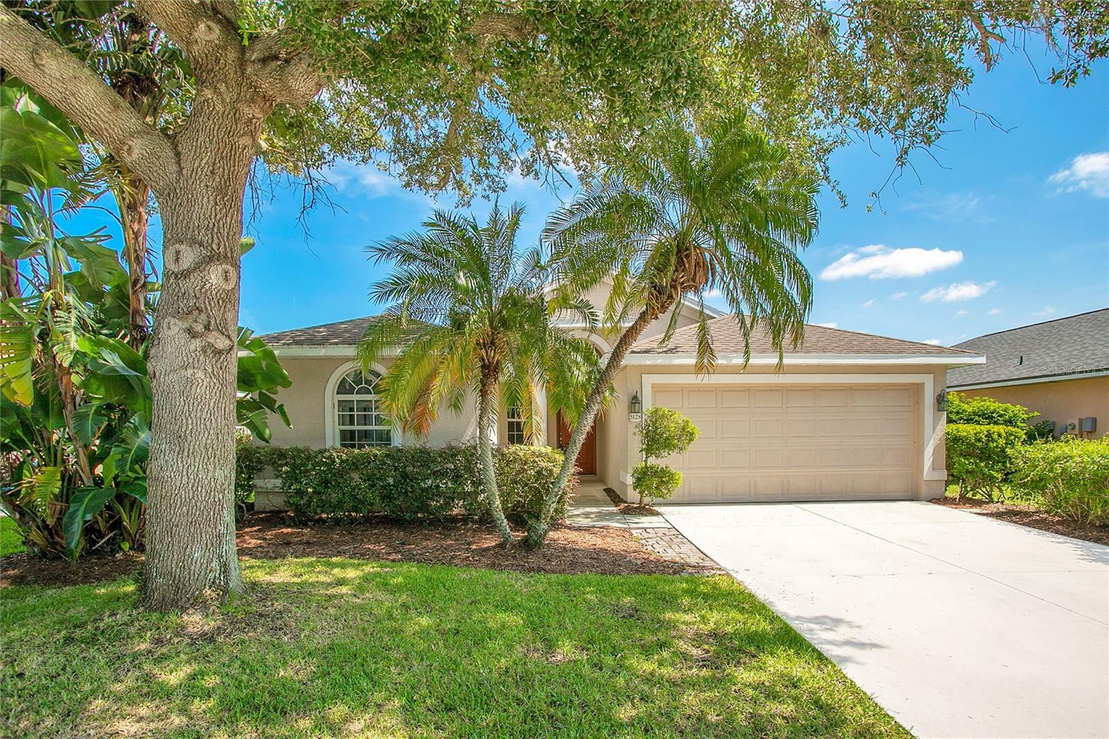 Property Photo:  5128 Lansdowne Way  FL 34221 