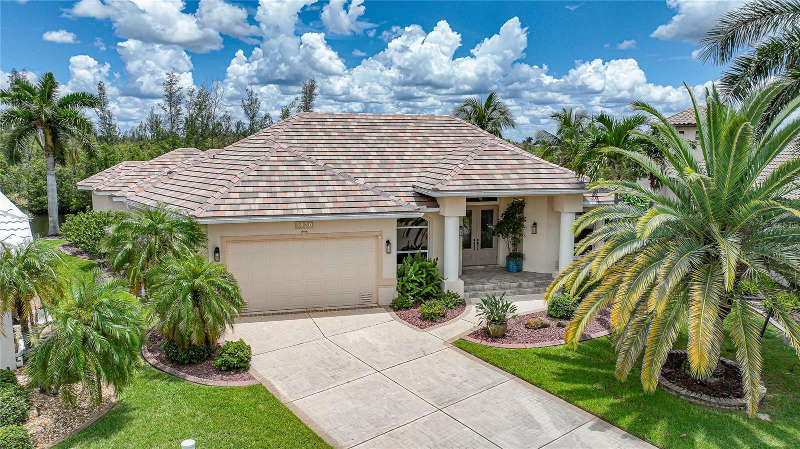 Property Photo:  1430 Wren Court  FL 33950 