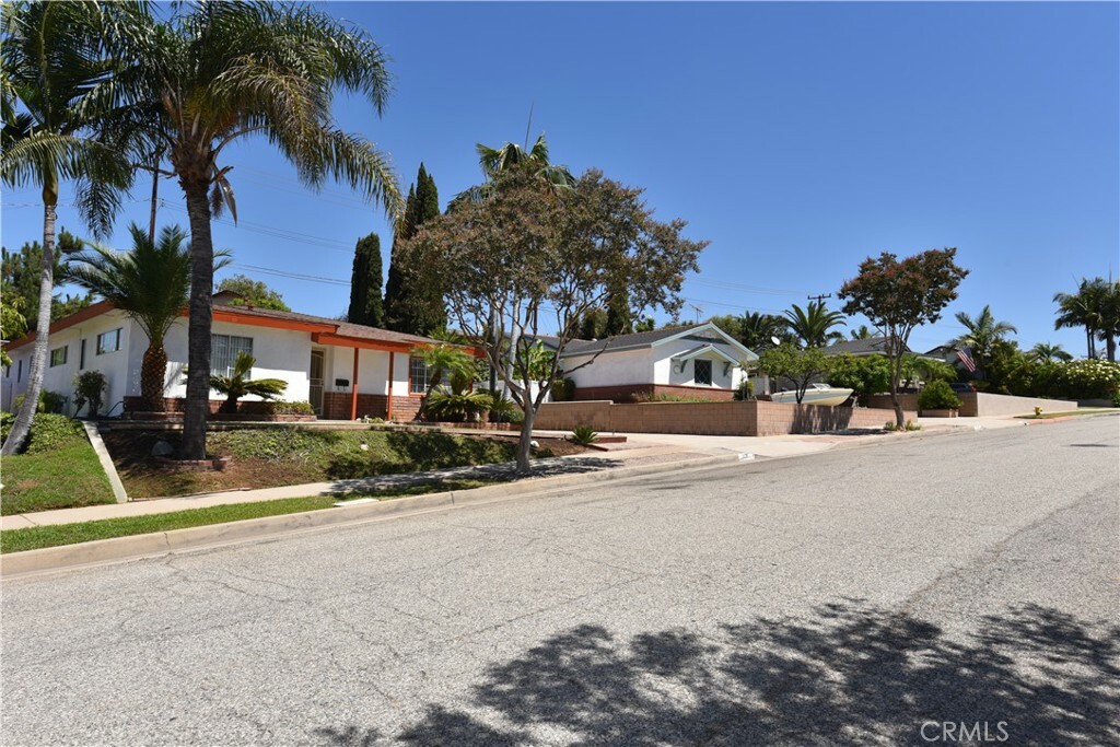 Property Photo:  925 N Adobe Avenue  CA 90640 