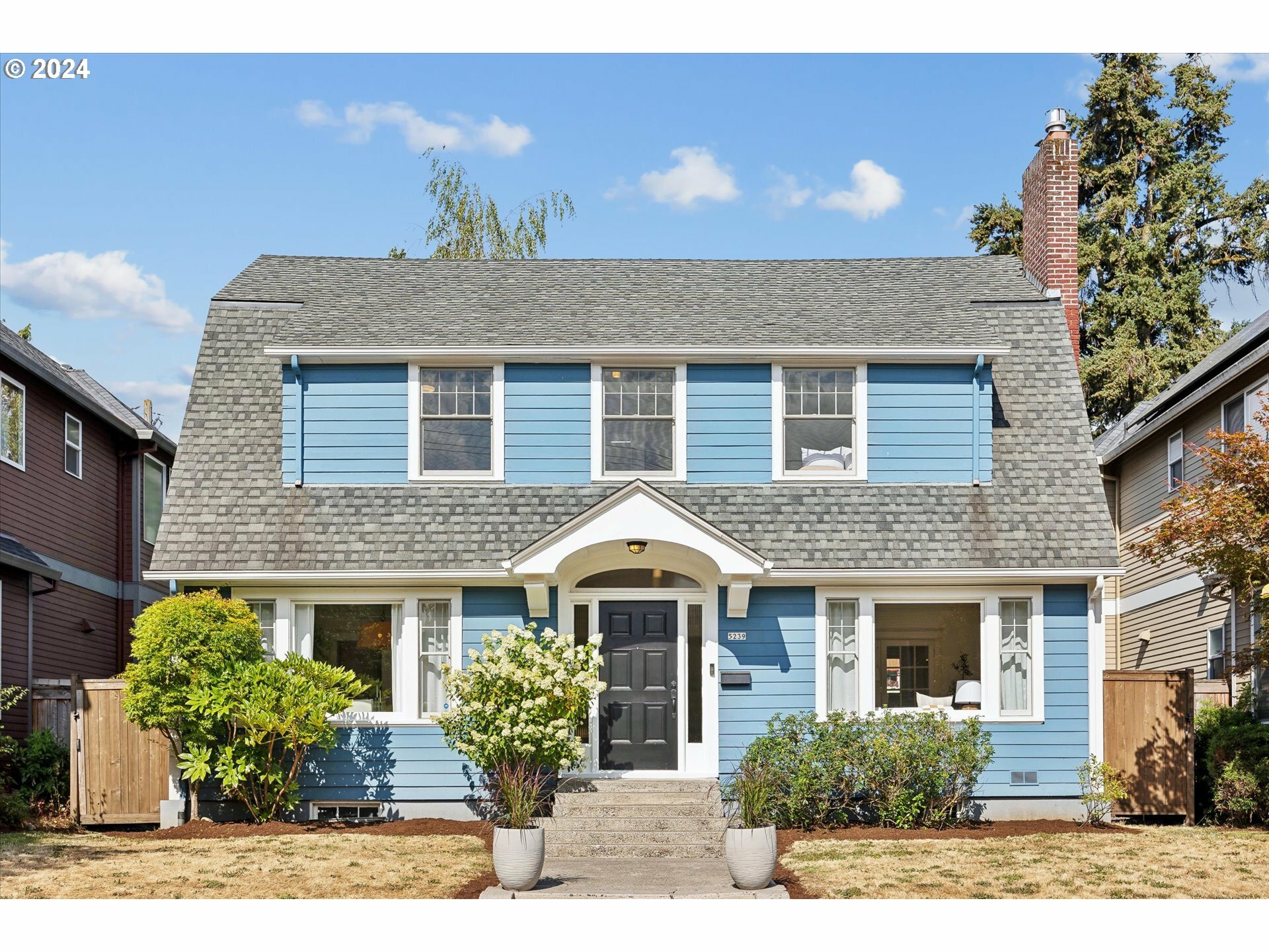 Property Photo: 5239 NE Garfield Ave OR 97211