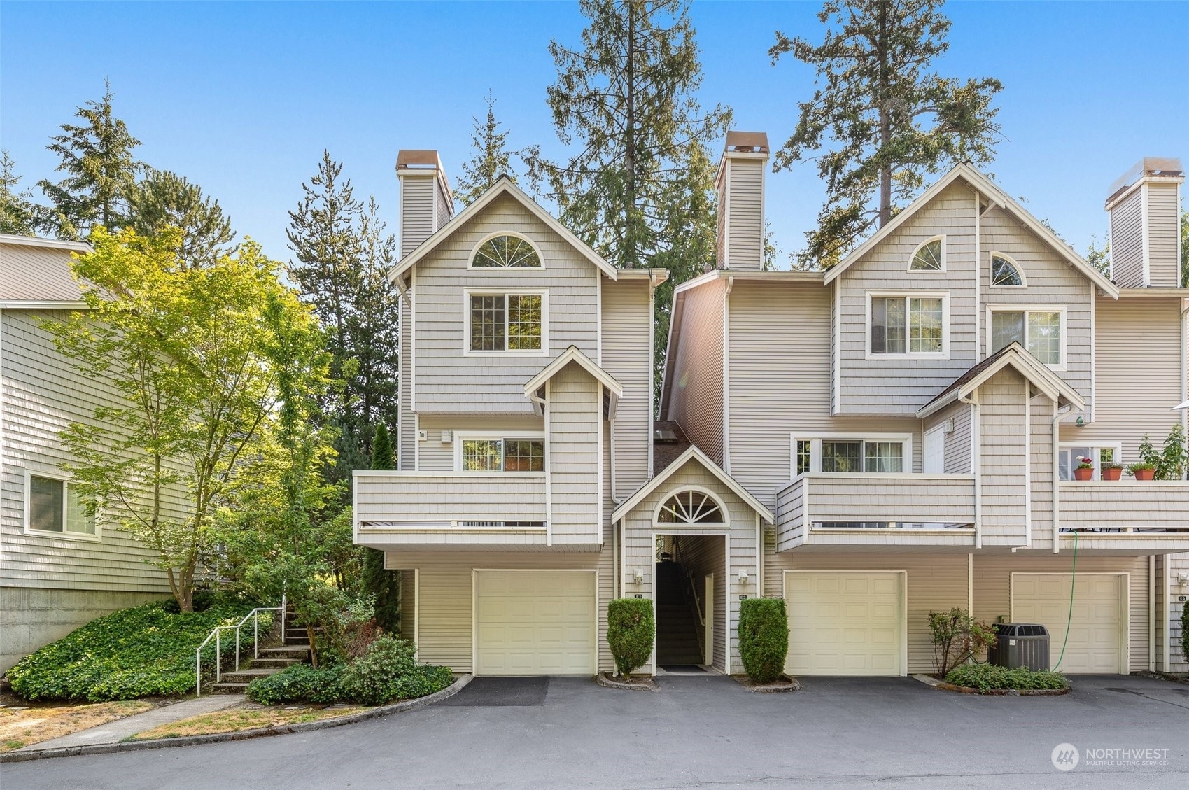 Property Photo:  601 12th Avenue NW E1  WA 98027 